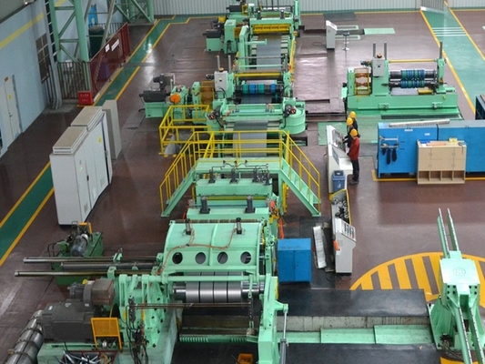 Машина прокладки клинковой стали Cr12 разрезая с катушкой OD до 1500mm твердости HRC58-62