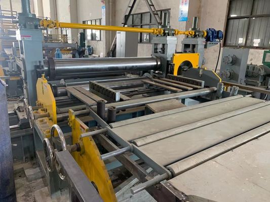 Машина стальной катушки ST37 ST52 разрезая с щипком и разровнителем 5 роликов